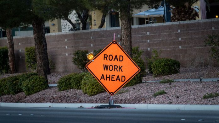 From Friday evening through early Monday morning, motorists should prepare for extreme delays as construction crews shut down all northbound and southbound lanes between South Atlanta Road and Paces Ferry Road.