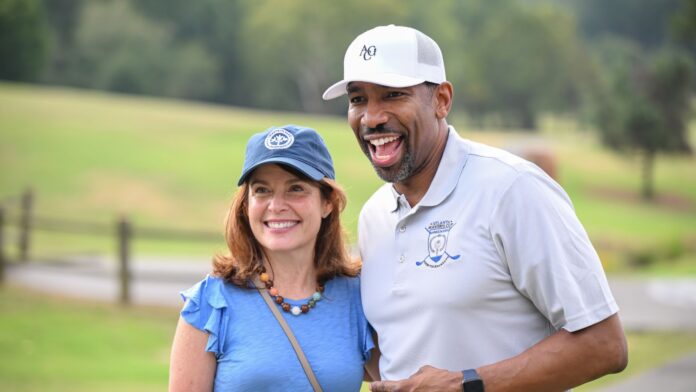 The annual Mayor’s Cup Golf Tournament brought 130 golfers to Chastain Park Golf Course on Wednesday, Sept. 23. But the event stretched well beyond the players on the course. About 230 people attended overall, including community leaders, City employees and students who have benefited from the scholarship program.