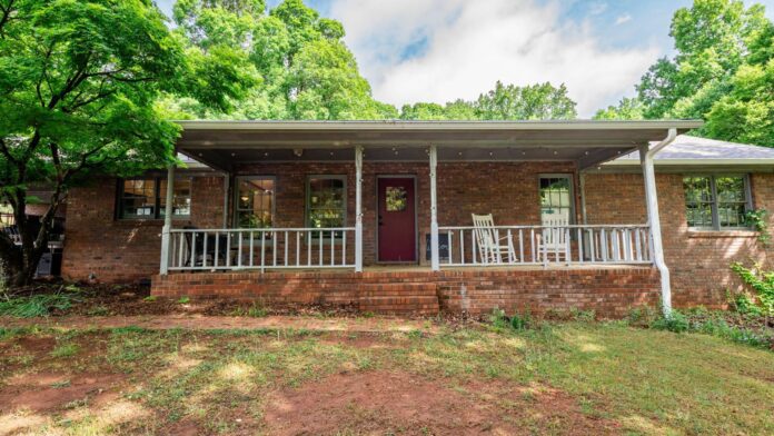 The City of Alpharetta’s Community Agriculture Program received a Lowe’s Community Impact Grant to renovate the farm house into a year-round Community Education Center. The project will expand the learning already taking place across the property while creating a permanent indoor home for classes, camps and hands-on programs.