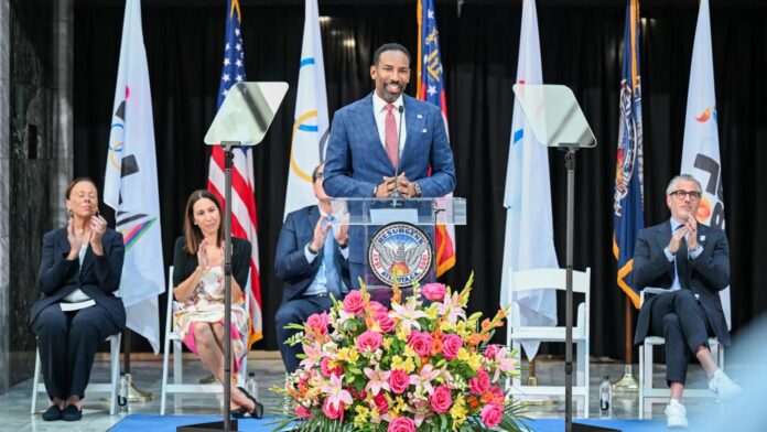 This time, Atlanta will not simply be another stop along the route. It will be the first U.S. city to receive the flame before the Olympic Torch Relay begins its journey across all 50 states and ultimately reaches Los Angeles for the 2028 Olympic Games.
